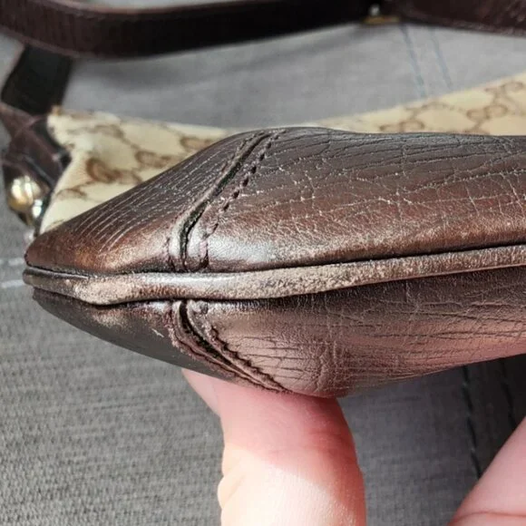 GUCCI GG Supreme Canvas Shoulder Bag - Picture 8 of 12